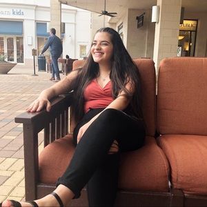 Meet your Posher, Monica